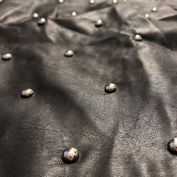 Studded black leather skirt - Picture 3 of 6
